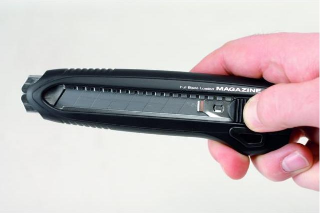 Produktbild Tajima Universal-Messer mit automatischem Lademagazin und 3 Klingen 18 mm (Cutter)