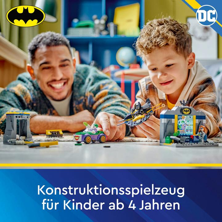 Actual product image LEGO Batcave with Batman, Batgirl and Joker (76272)