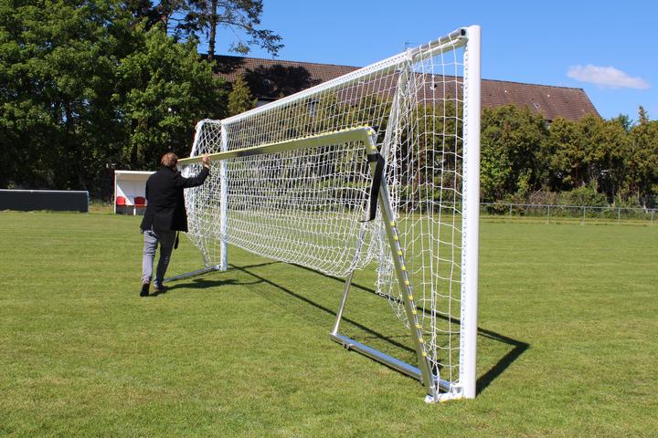 Image du produit Sport-Thieme But de football grand terrain avec arceau de filet rabattable et cadre au sol