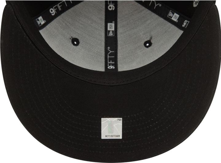 Actual product image New Era 9Fifty Snapback Cap CHAMPIONS Chicago Bulls - M/L (M, L)
