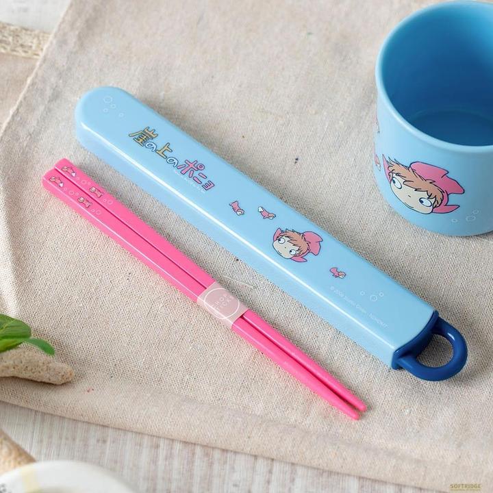 Produktbild Skater Ponyo - Das grosse Abenteuer am Meer Essstäbchen mit Box Ponyo on the Cliff 16 cm