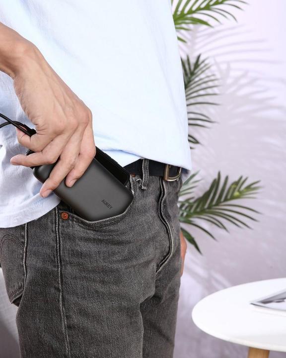Actual product image Aukey Quick Charger (10000 mAh, 18 W, 18 Wh)