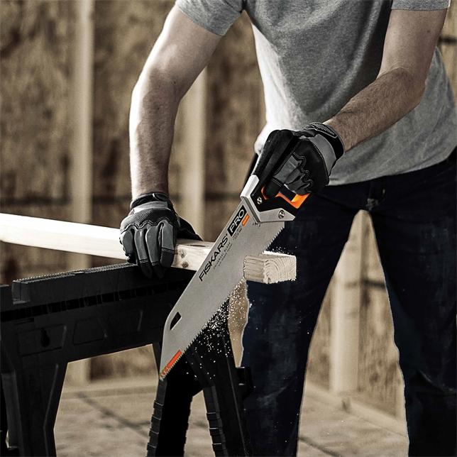 Image du produit Fiskars Scie à main pro pour bois, stratifié et PVC, longueur de lame : 38 cm, 9 TPI, Noir/Orange, PowerT
