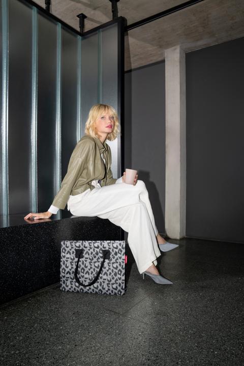 Actual product image reisenthel daily shopper leo nero