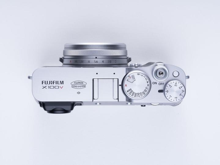 Image du produit Fujifilm X100V (23 mm, 26.10 Mpx, APS-C / DX)