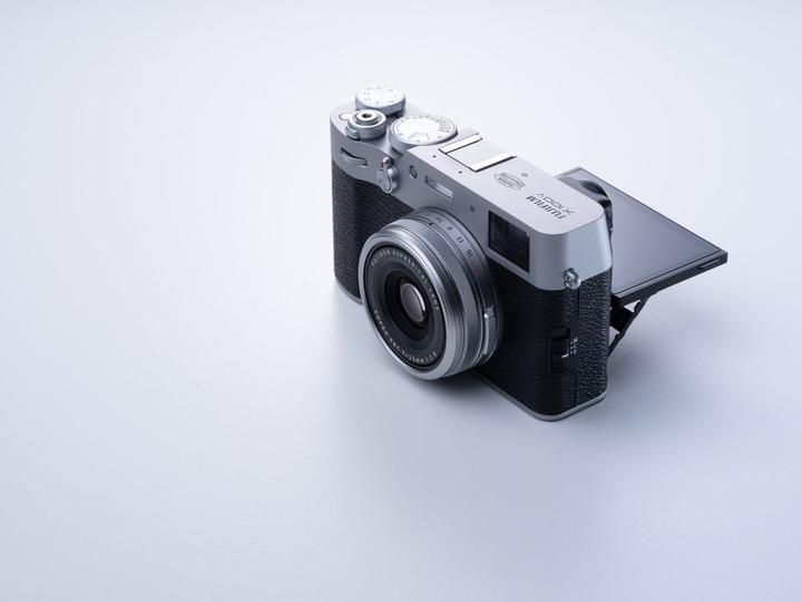 Image du produit Fujifilm X100V (23 mm, 26.10 Mpx, APS-C / DX)