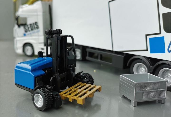 Produktbild Bburago Mercedes Lastwagen