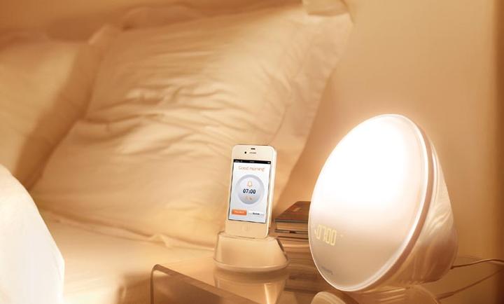 Produktbild Philips Wake-up Light HF3550 mit iPhone Docking Station