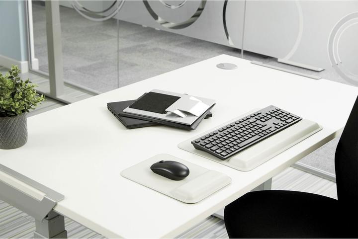 Actual product image Fellowes HYLYFT Notebook Stand Stainless Steel