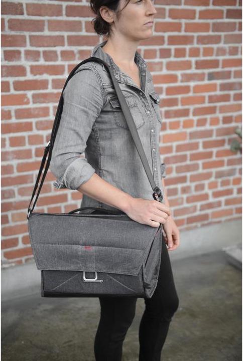 Image du produit Peak Design Everyday Messenger 15" Charcoal (Sac à bandoulière pour appareil photo)