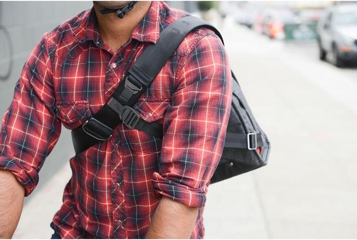 Image du produit Peak Design Everyday Messenger 15" Charcoal (Sac à bandoulière pour appareil photo)
