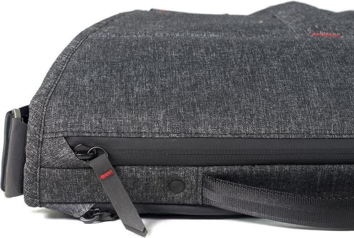 Image du produit Peak Design Everyday Messenger 13" Charcoal (Sac à bandoulière pour appareil photo)