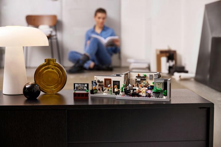 Image du produit LEGO Queer Eye – Le loft des Fab 5 (10291, LEGO Creator Expert, LEGO difficiles à trouver)