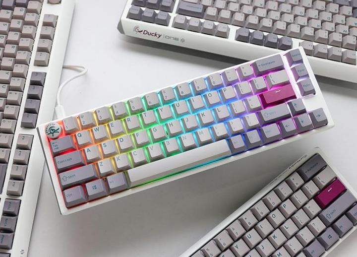 Actual product image Ducky One 3 Mist Grey SF Gaming Keyboard, RGB LED - MX-Red (DE, Cable)