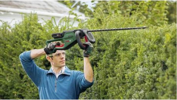 Produktbild Bosch Home & Garden UniversalHedgeCut 18-55 (Akkuheckenschere)