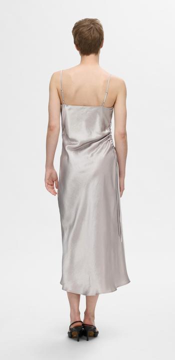 Image du produit Selected Femme Robe midi en satin sans manches (34)