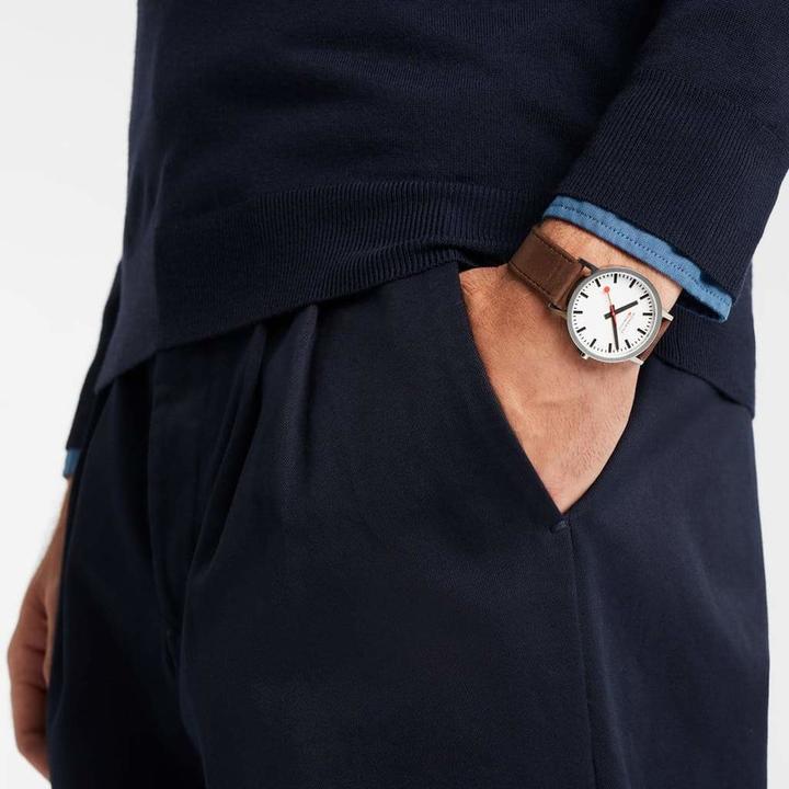 Actual product image Mondaine Classic - Vegan polished (Analogue wristwatch, Swiss made, 40 mm)
