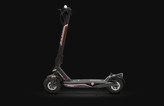 Actual product image Ducati E-Scooter Pro-III (25 km/h, 50 km, 350 W)
