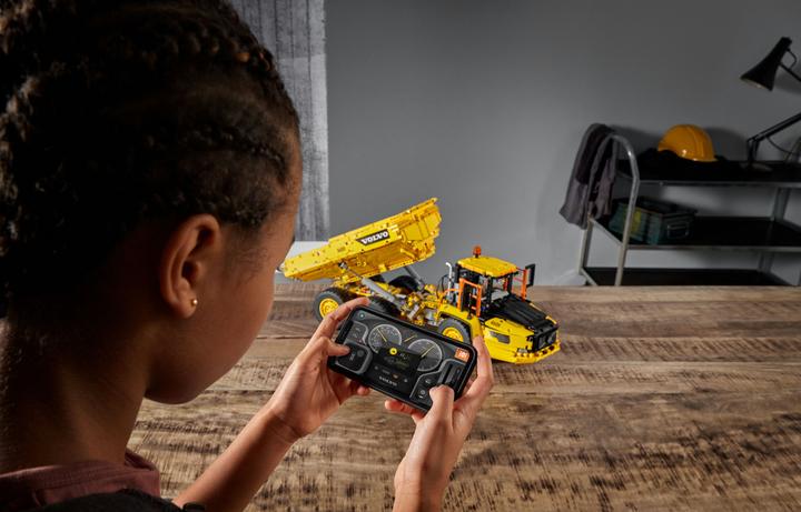 Immagine prodotto LEGO Dumper articolato Volvo (6x6) (42114, LEGO Technic)