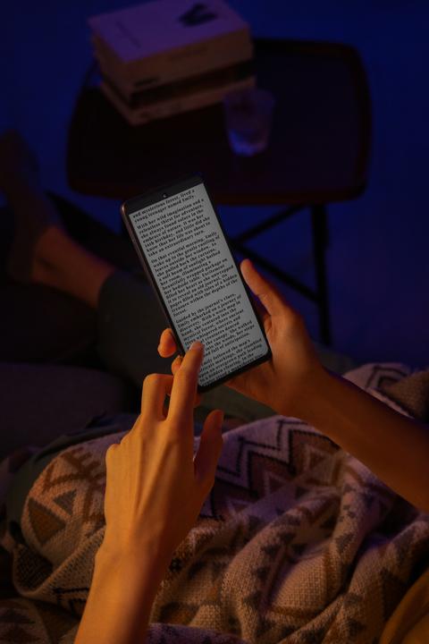 Image du produit TCL 50 Pro NxtPaper (512 Go, Gris lune, 6.80", SIM + eSIM, 108 Mpx, 5G)