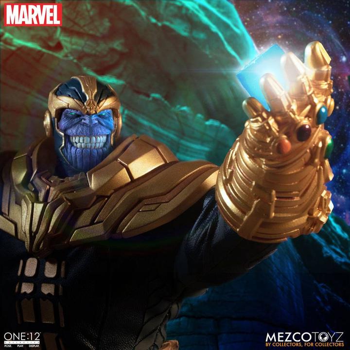 Produktbild Mezco Toys Marvel Universe Actionfigur mit Leuchtfunktion 1/12 Thanos 21 cm