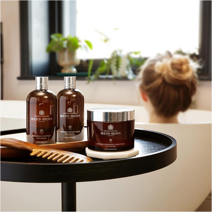 Image du produit Molton Brown Masque capillaire réparateur intensif au fenouil (250 ml)