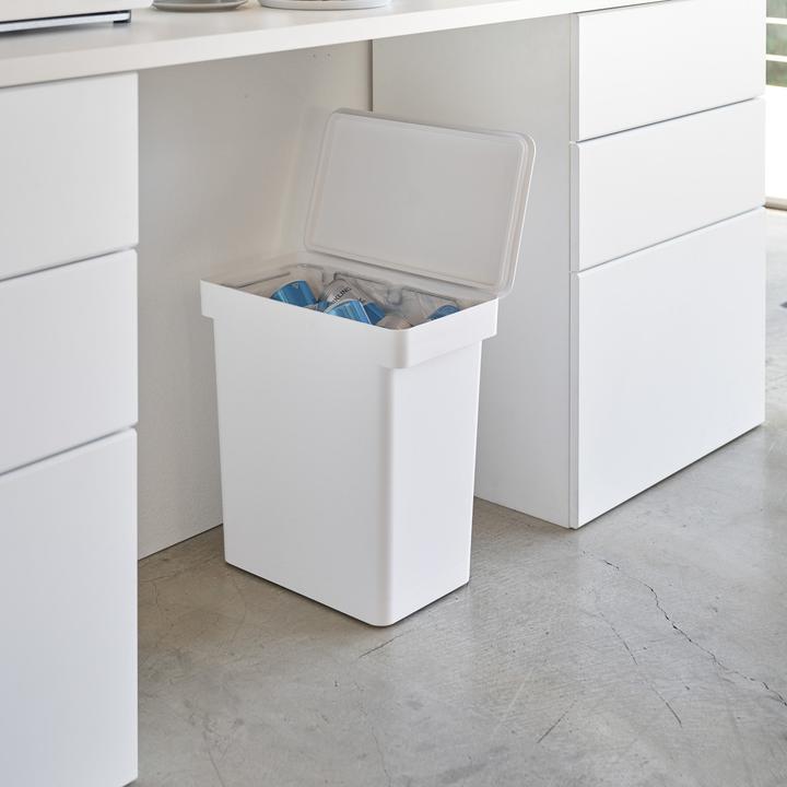 Produktbild Yamazaki Luftdichter Mülleimer mit Rollen TOWER (25 l)