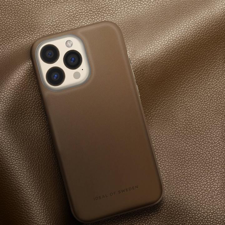 Actual product image iDeal Of Sweden Designer Hard Cover Intense Brown (Apple iPhone 13 Pro)