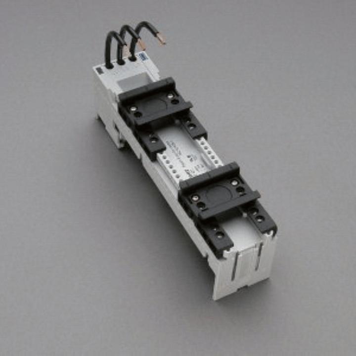 Actual product image Wöhner Busbar adapter spacing=60mm W200mm 2busbars 3Ltg AWG12 25A 5-10mm 45mm (Cable hole)
