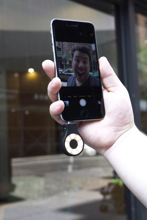 Actual product image Kikkerland Smartphone Selfie Light