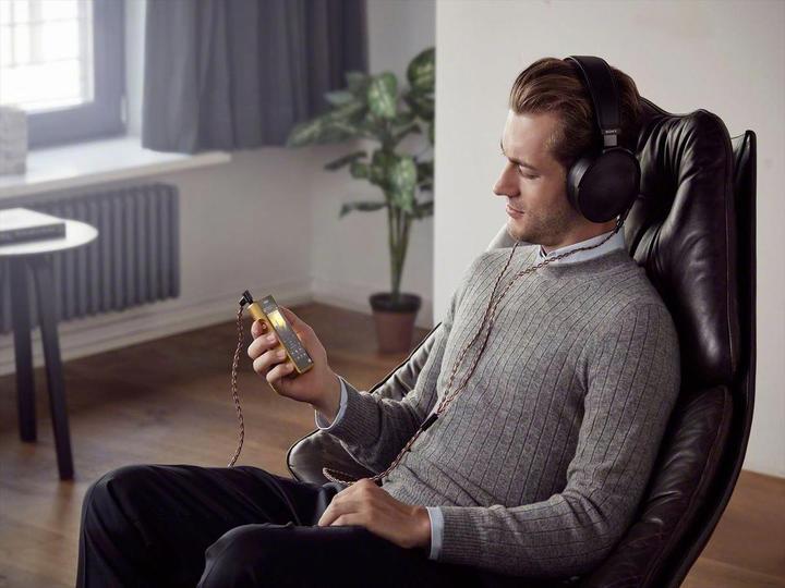 Actual product image Sony MDR-Z1R Signature Series (No noise cancelling, Cable)