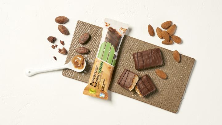 Image du produit Powerbar Protein Plus Low Sugar Vegan (Caramel, Amande salée, 12 pcs, 504 g)