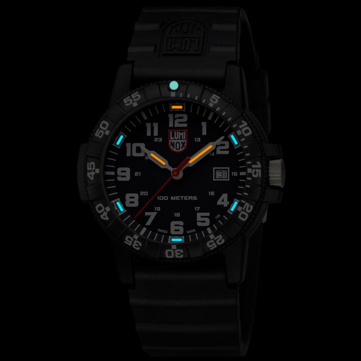 Actual product image Luminox Leatherback Sea Turtle Giant 0320 Series (Analogue wristwatch, Swiss made, 44 mm)