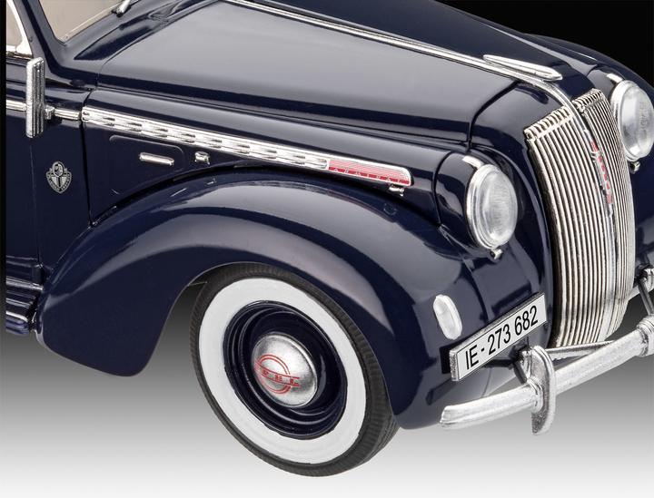 Actual product image Revell 124 Car Model Kit Luxury Class Car Admiral Saloon