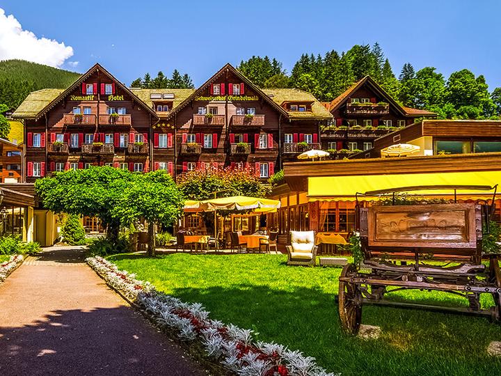 Produktbild Smartbox Luxus-Weihnachten in der Schweiz: 1 Nacht in einem 4* und 5* Hotel mit Gourmet-Dinner (2 Pers.)