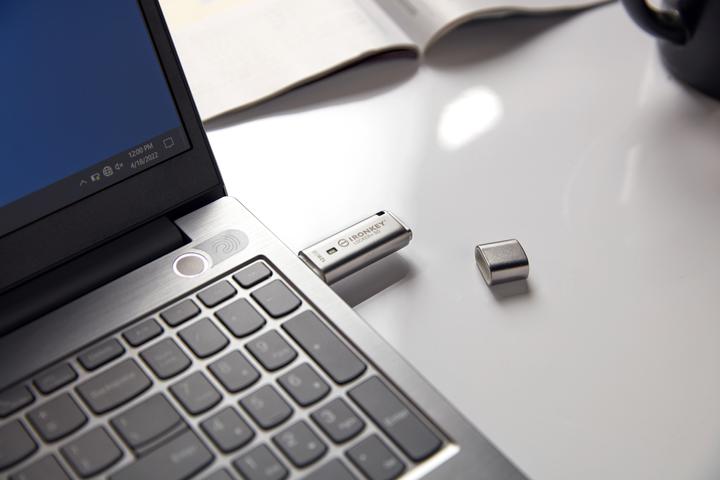 Actual product image Kingston IronKey Locker+ 50 (16 GB, USB-A)