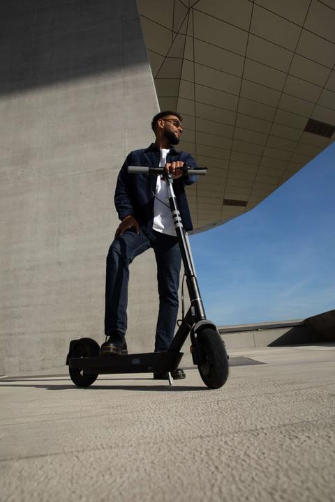 Actual product image Okai ES30 NEON Pro (25 km/h, 80 km, 350 W)