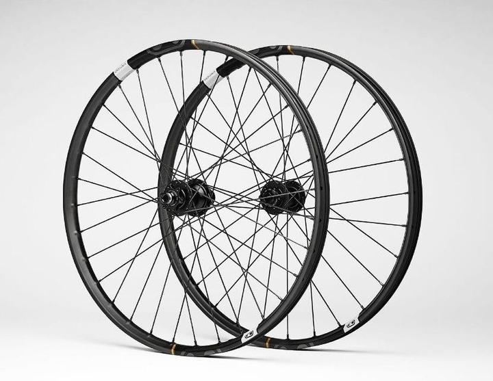 Image du produit Crankbrothers Synthesis Carbon Enduro BOOST Tubeless Ready Jeu de roues, 27.5", 110x15mm/148x12mm, SR (Jeu de roues, 27.5")