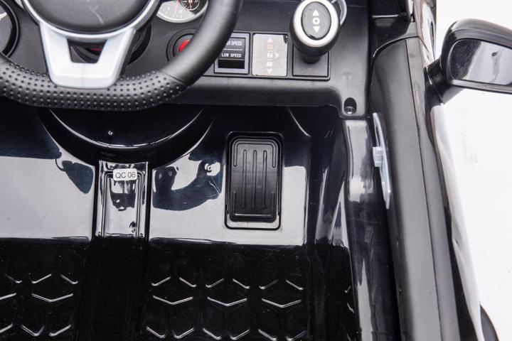 Productafbeelding Lean Toys Tweezits elektrische auto voor kinderen Mercedes SLC 300, wit