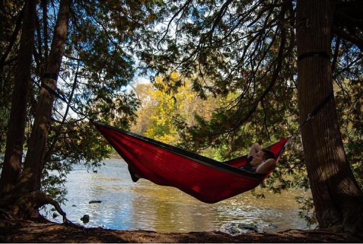 Actual product image Vivere Double Hammock Parachute Hammock Red/Grey (181 kg)