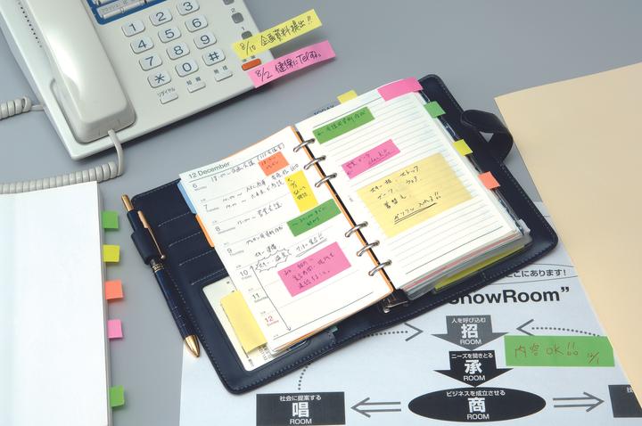 Actual product image NT Cutter Memoc Roll Tape Paper Type (5 x 5 x 5 cm)