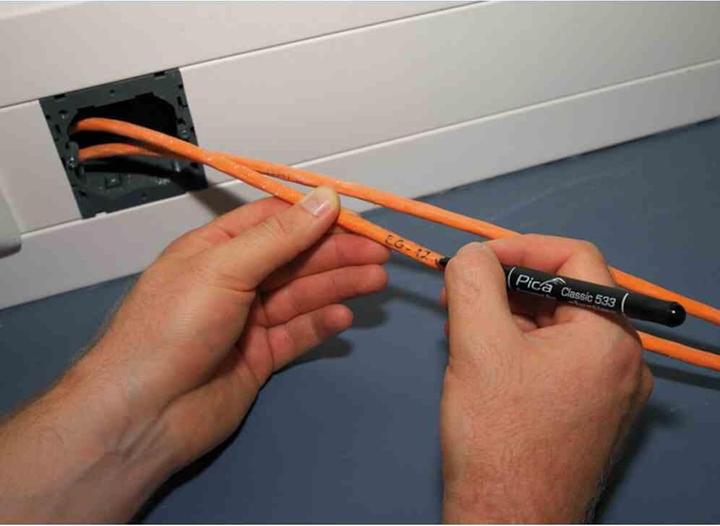 Actual product image Pica Permanent marker CLASSIC black Line width 0.7 mm Round tip (Black, 0.70 mm, 1 x)