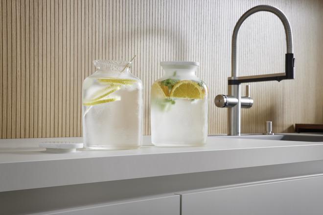 Actual product image Blanco Glass carafe | frosted glass, marble lid | 1 litre water carafe for carbonated drinks (1 l)