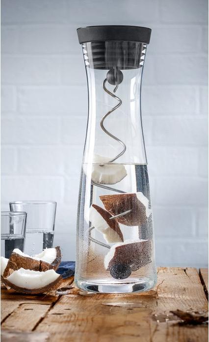 Produktbild WMF Wasserkaraffe 1l Glaskaraffe 3tlg. Karaffe mit Fruchtspiess Basic Kippdeckel (1 l)