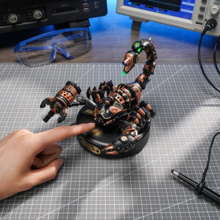 Actual product image Rokr 3D steampunk scorpion kit (123 pieces)
