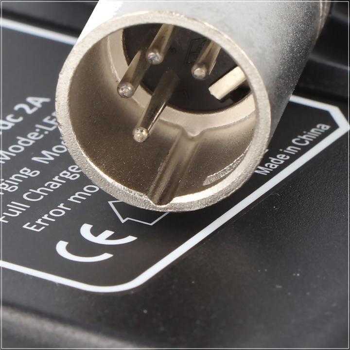 Actual product image Giant Ladegerät Twist E-bike Akku XLR 4-polig 26V (E-bike charger)