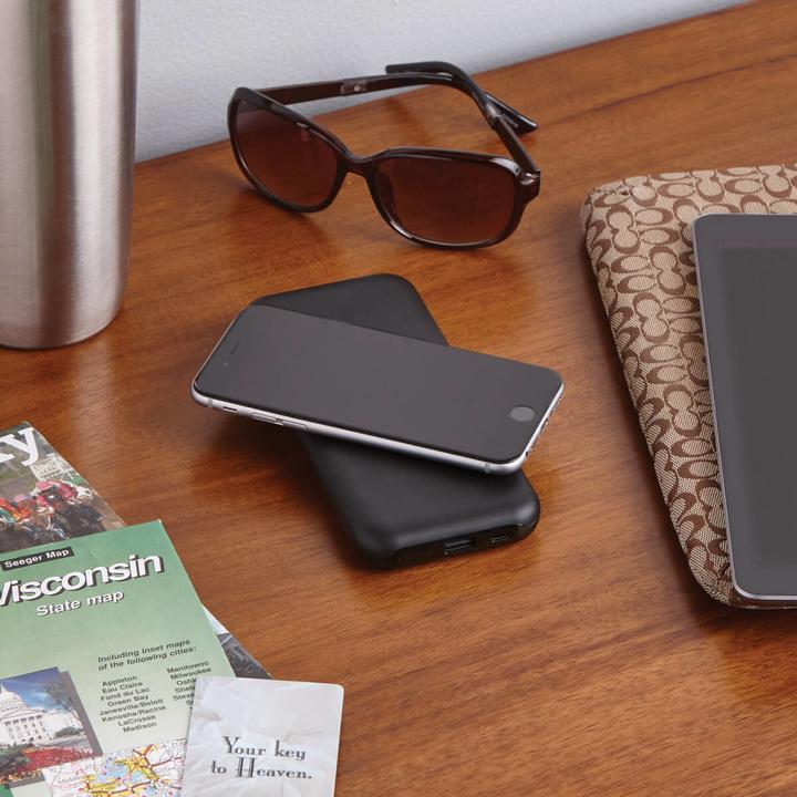 Actual product image Eaton Portable Wireless Charging Power Bank 10000Ah Qi Certified Apple and Samsung Compati (10000 mAh, 10 W)