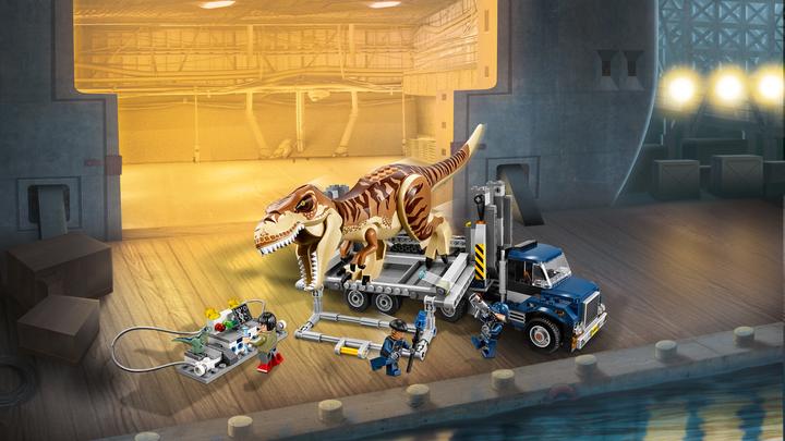 Actual product image LEGO Jurassic World - T. rex Transport (75933, LEGO Jurassic World)