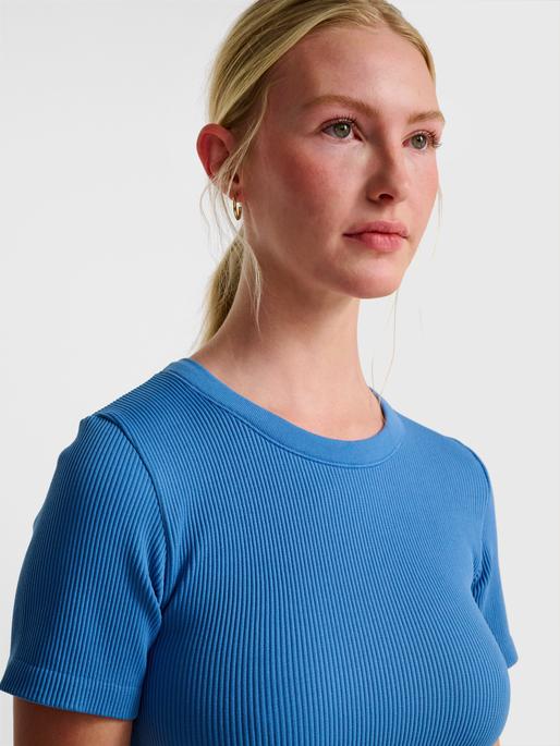 Actual product image hummel hmlPULSE SEAMLESS RIB W T-SHIRT S/S (S)