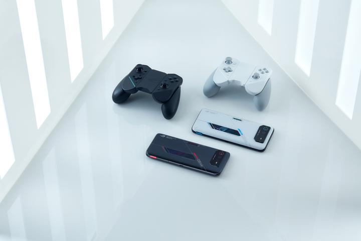 Image du produit ASUS ROG Phone 6 (512 Go, Storm White, 6.78", Double SIM, 50 Mpx, 5G)